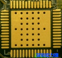這是最不好的通孔設(shè)計(jì)，貫穿通孔直接擺放于QFN的接地散熱墊上，制造上無法確保其錫量，也就無法確保焊接良好。