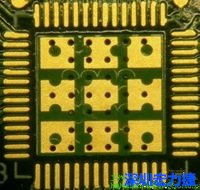 這也是不好的通孔設(shè)計(jì)，但部份通孔已經(jīng)用綠漆(mask)蓋上，但仍有部份通孔未塞孔。 