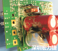 元件選擇不當(dāng)導(dǎo)致大量電流或電壓流經(jīng)電路，將會發(fā)生像這個燒融電容器的損壞情形。
