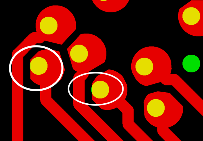 PCB生產(chǎn)會產(chǎn)生同一方向性的小小量偏移，焊盤被削的方向無規(guī)則，最惡劣的情況還會出現(xiàn)個別孔破焊環(huán)